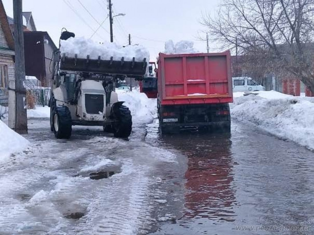 В Пензе ликвидируют подтопления, вывозят снег из дворов и собирают мусор —  Общество — Пенза СМИ