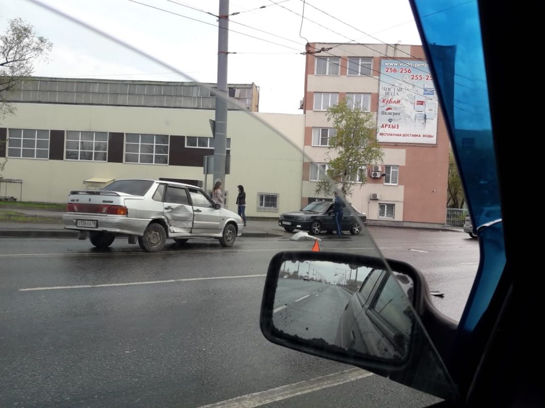 На мосту имени Свердлова в Пензе жестко столкнулись ВАЗ и Лада — В сети —  Пенза СМИ