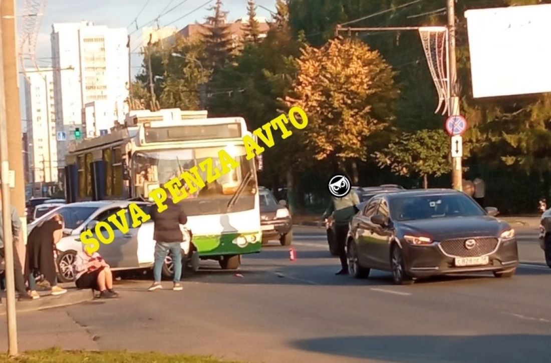 В Пензе на улице Суворова произошло ДТП с участием легковушки и троллейбуса  — Происшествия — Пенза СМИ