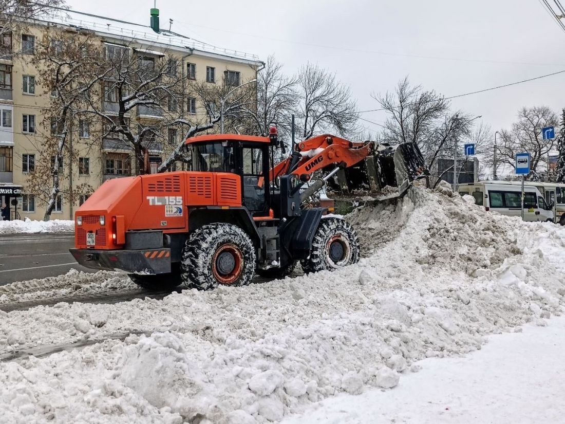 Снег в Заречном Пензенской области убирают ежедневно в две смены |  30.11.2023 | Пенза - БезФормата