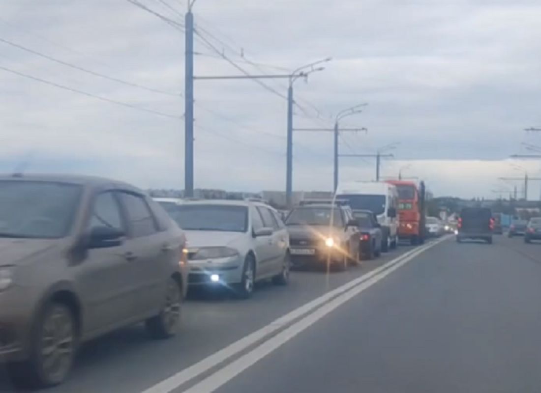 В соцсети сообщили об огромной пробке от ул. Луначарского до Шуиста —  Происшествия — Пенза СМИ