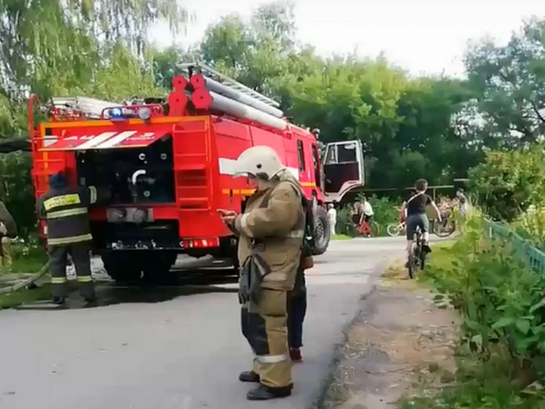 В Пензе произошел пожар в деревянной двухэтажке на Пограничном проезде —  Происшествия — Пенза СМИ