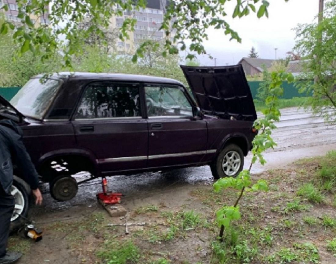 В соцсети рассказали, что из-за ямы в мкр ГПЗ-24 пострадали несколько машин  — Происшествия — Пенза СМИ