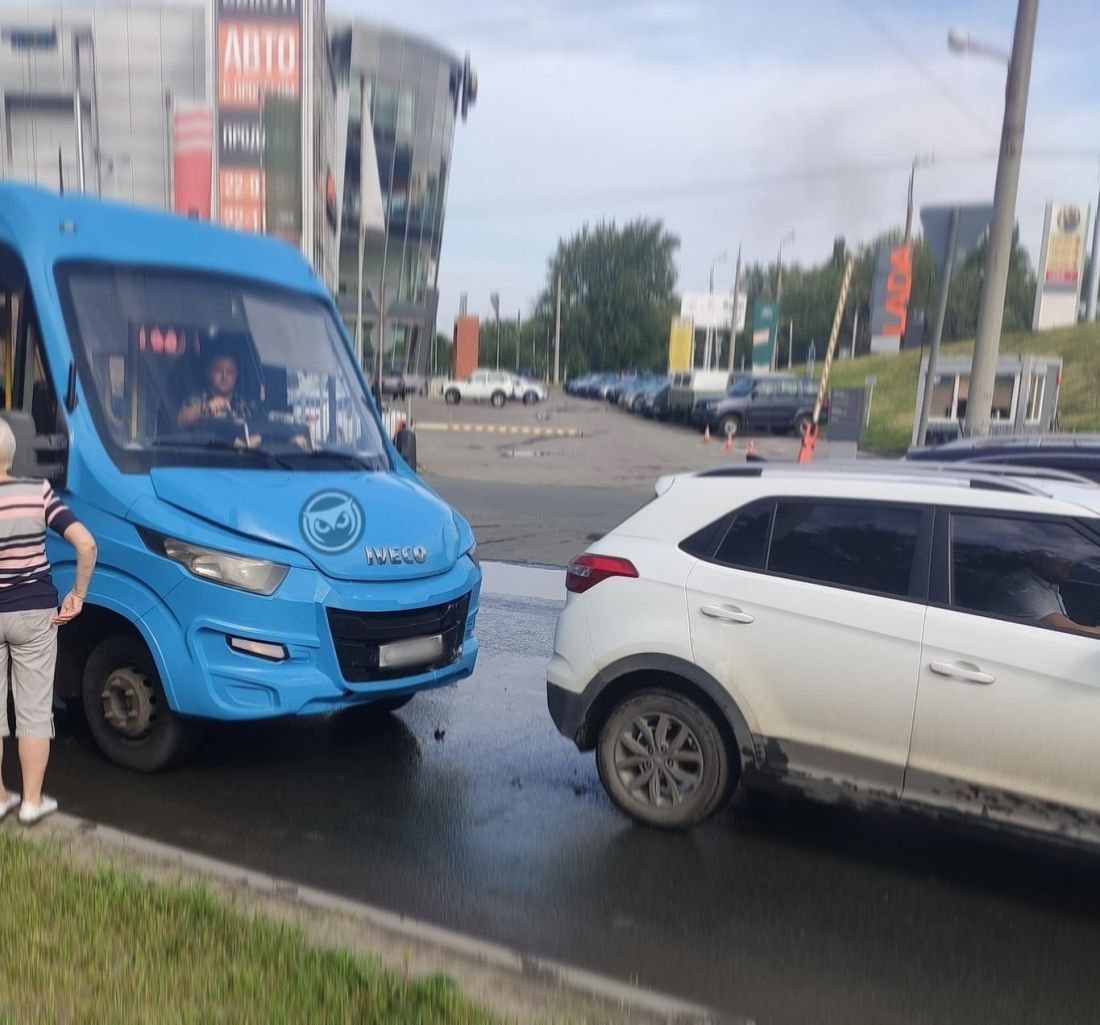 В Пензе произошло ДТП с участием маршрутки и внедорожника — Происшествия —  Пенза СМИ