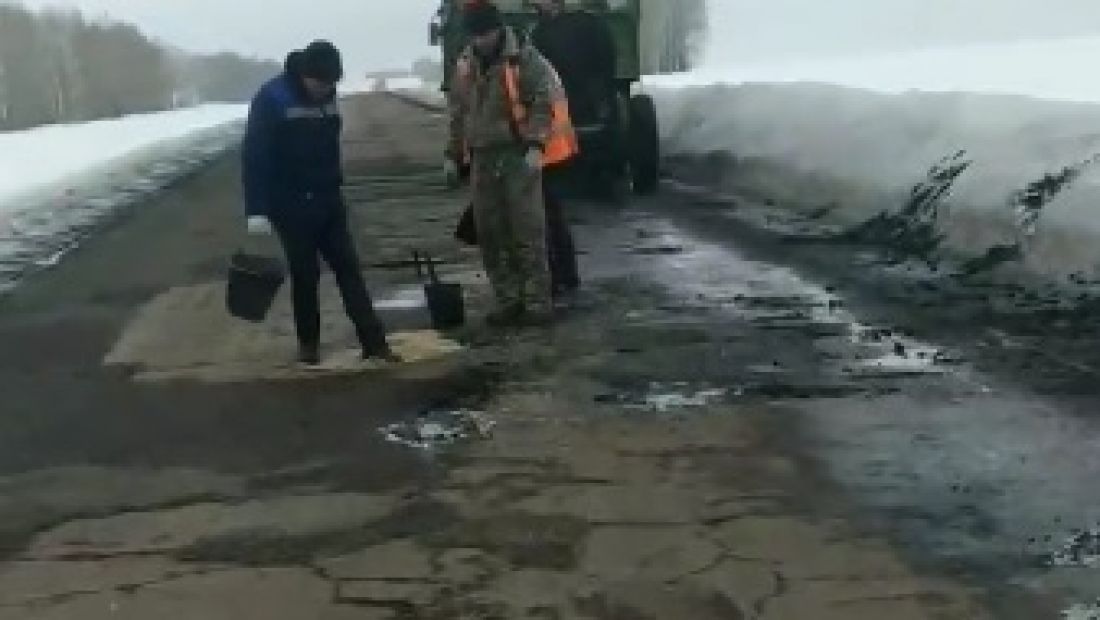 Жители Бурятии сняли юмористическое видео о дороге, которой нет