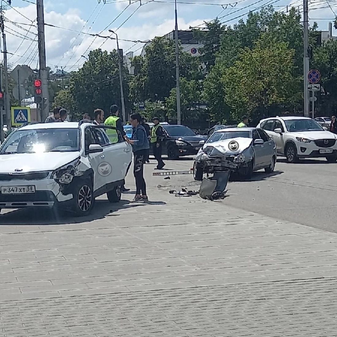 Пенза новости на сегодня происшествия. Авария на ул Калинина в Пензе. Машина на улице.