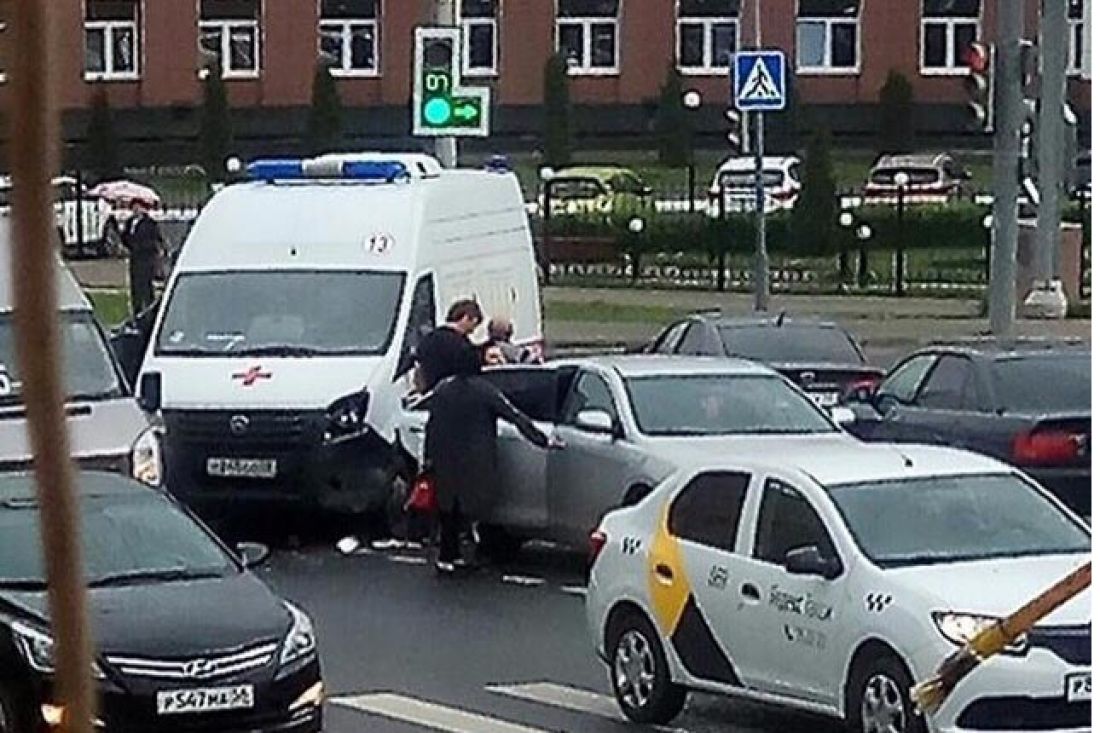 В центре Пензы образовался затор из-за ДТП с участием «скорой помощи» — В  сети — Пенза СМИ