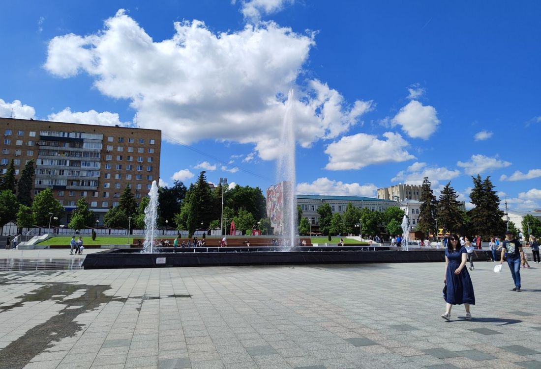 Погода в пензе. Фонтан Пенза. Парк фонтанов в Пензе. Памятник у фонтана Пенза. Фонтан в Пензе зимой.