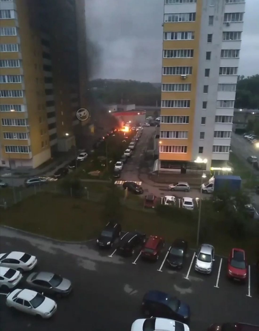 Появилось видео горящей машины на проспекте Победы в Пензе — Происшествия —  Пенза СМИ