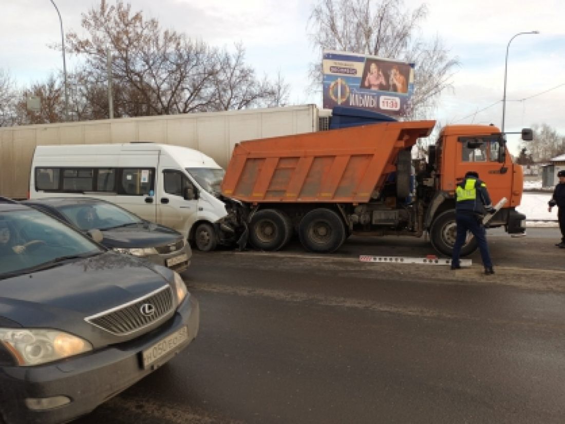 В Пензенской области проходит доследственная проверка по факту ДТП с  участием маршрутки на улице Чехова — Происшествия — Пенза СМИ