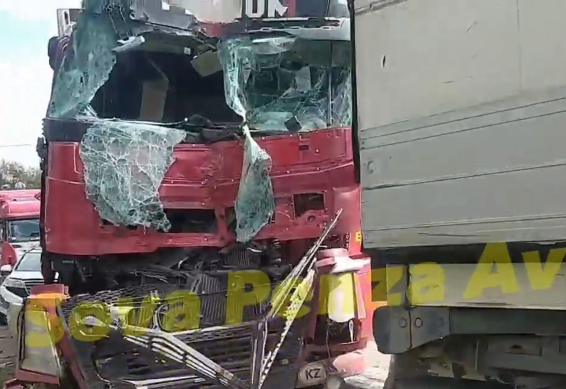 Появилось видео с места массовой аварии на улице Ульяновской в Пензе |  22.08.2023 | Пенза - БезФормата