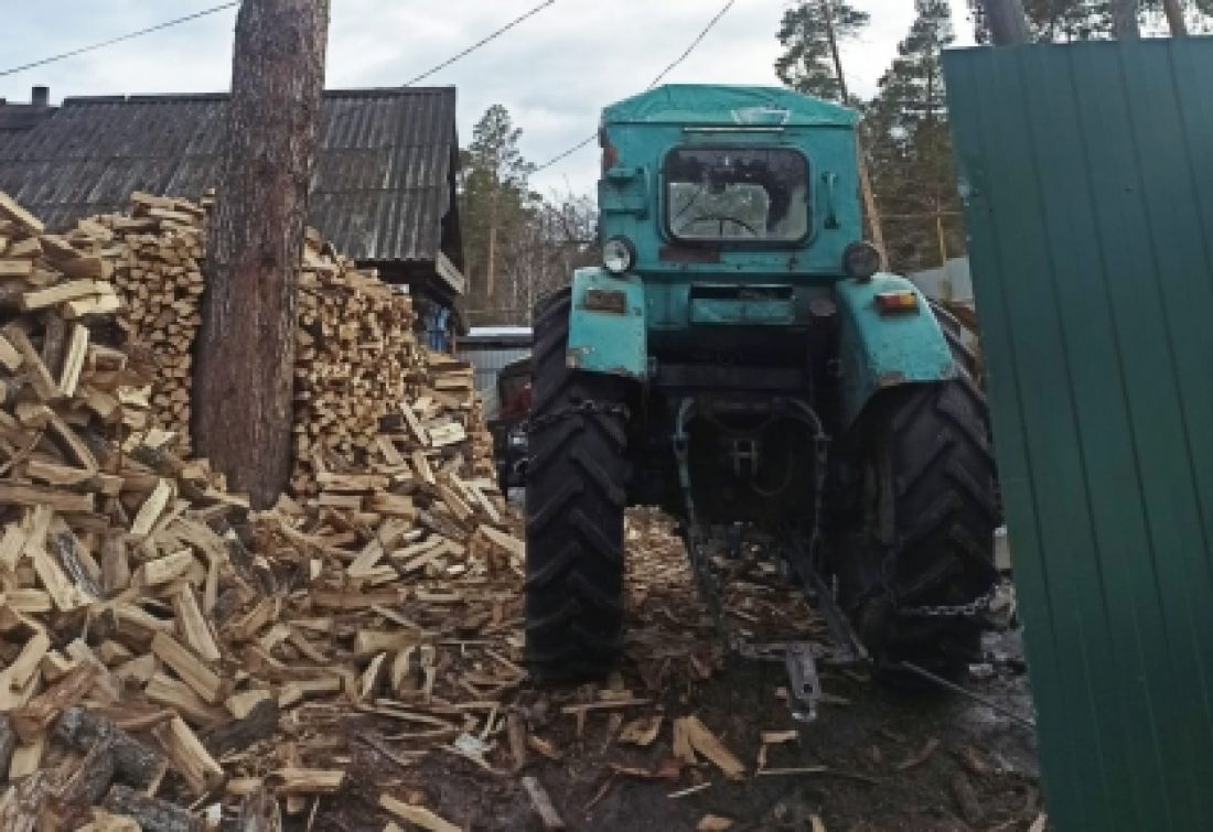 В Пензенской области из-за наезда трактора мужчина упал на бревна и погиб —  Происшествия — Пенза СМИ