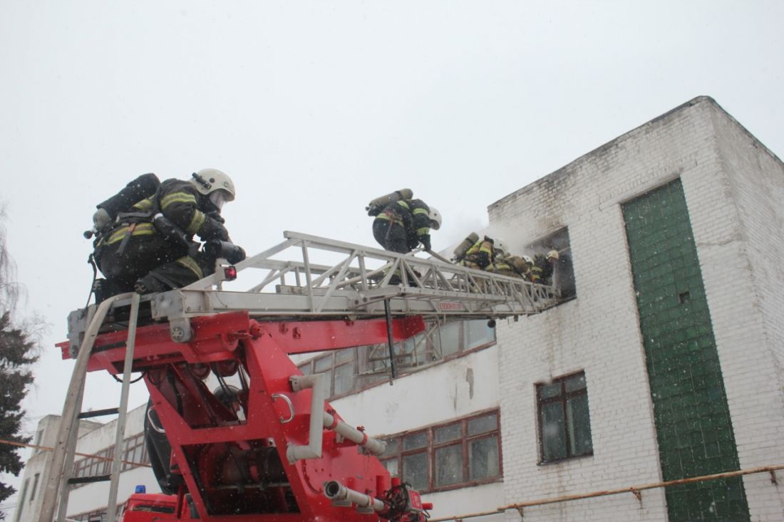 В Пензе пожар на улице Каракозова тушили более 60 человек — Происшествия —  Пенза СМИ