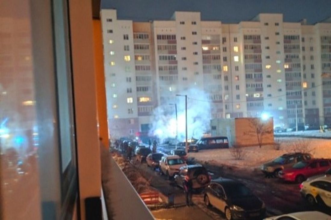 Пенза хлопки. Пожар в Пензе сегодня ночью. Пожар автомобиля Пенза. Пожар на улице Донецкой Пенза. Пенза ГПЗ ночью.