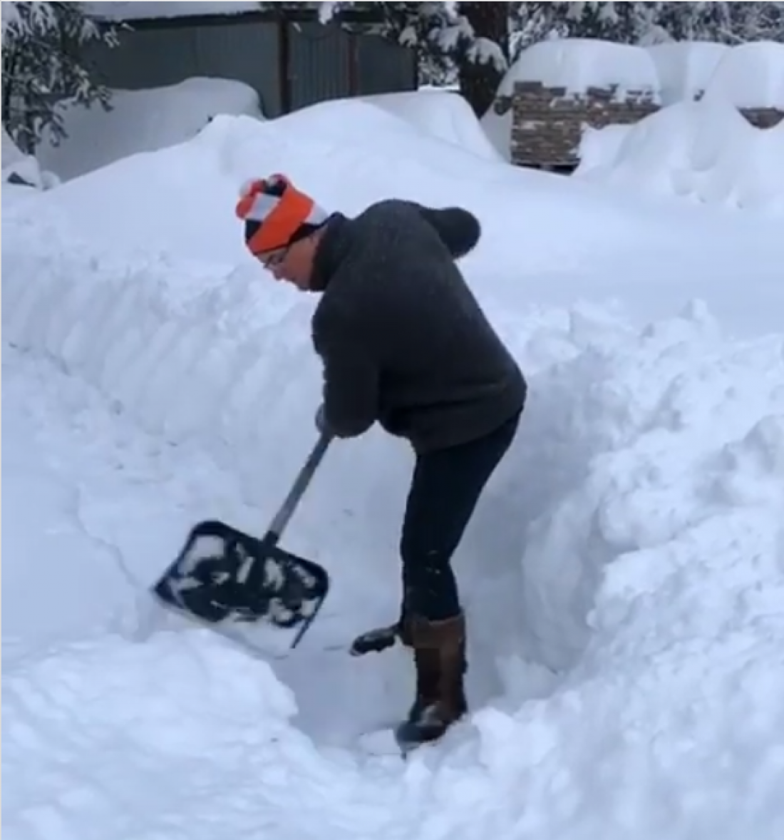 Snow shovelling gif