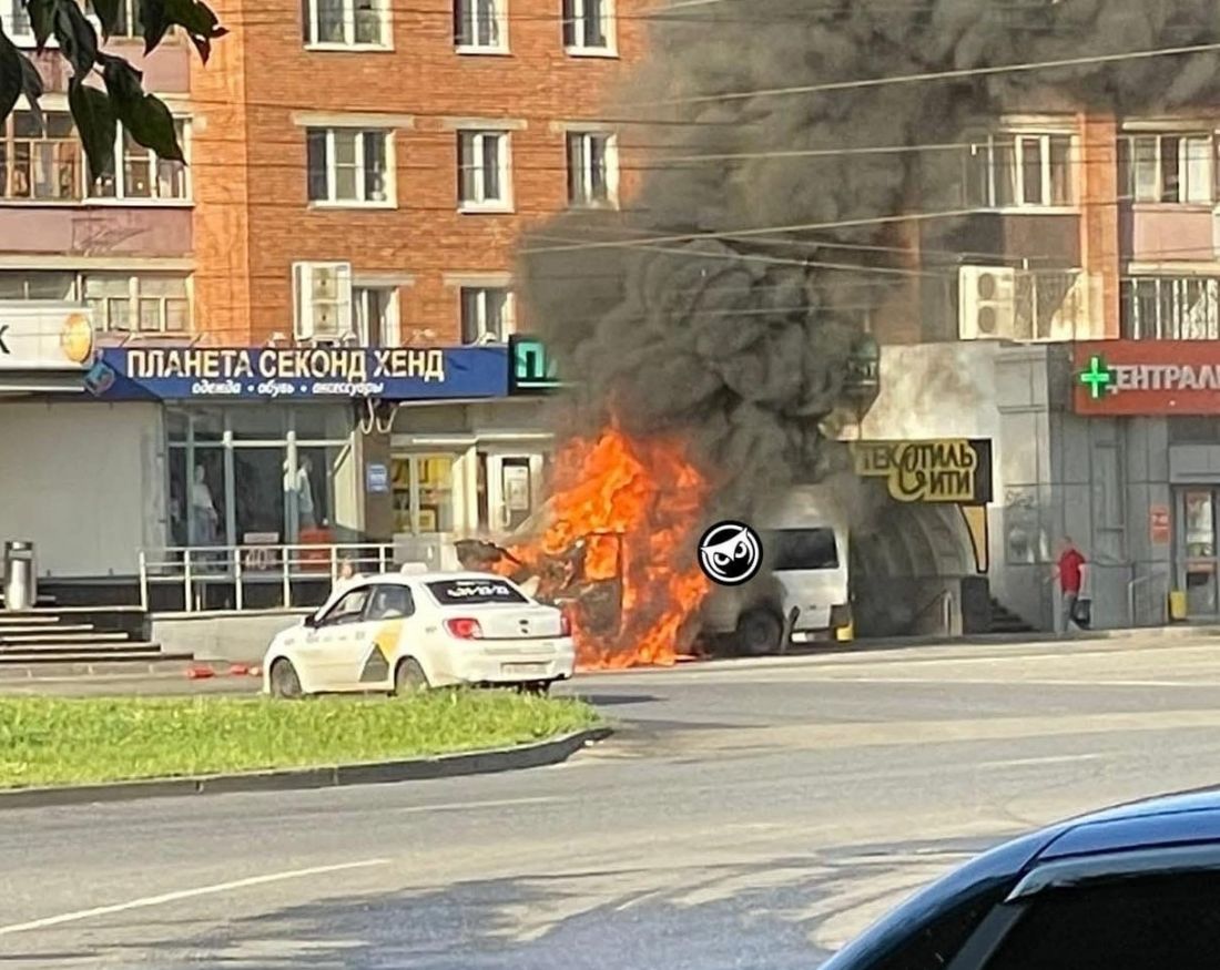 В Пензе на проспекте Победы полностью сгорела маршрутка — Происшествия —  Пенза СМИ