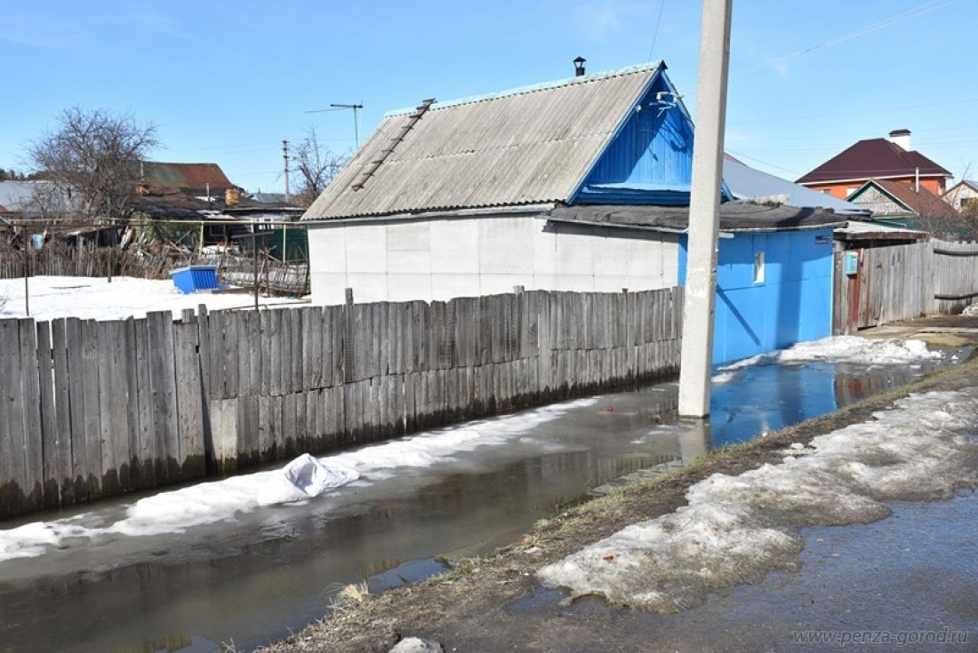 В Пензе на улице Громова вода залила территорию жилого дома — Общество —  Пенза СМИ