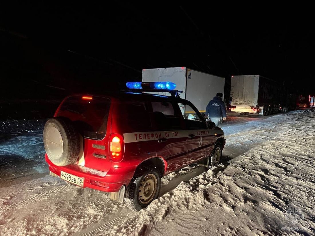 В Пензенской области спасатели помогают автомобилистам, стоящим на закрытых  трассах — Общество — Пенза СМИ