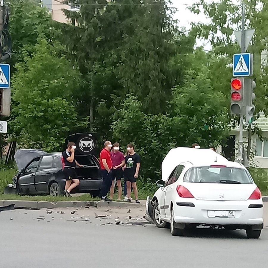 В Пензе на ул. Аустрина произошло серьезное ДТП — В сети — Пенза СМИ