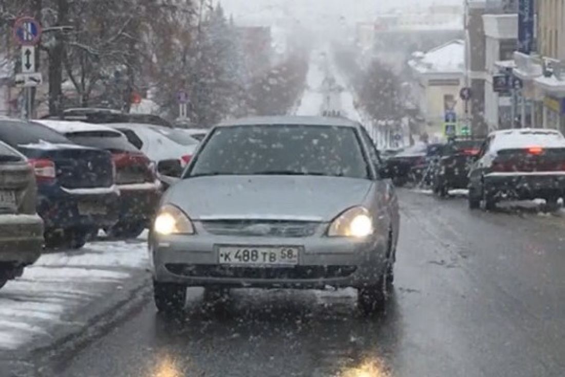 В Пензе автохам на Приоре проехался вверх по улице Московской — В сети —  Пенза СМИ