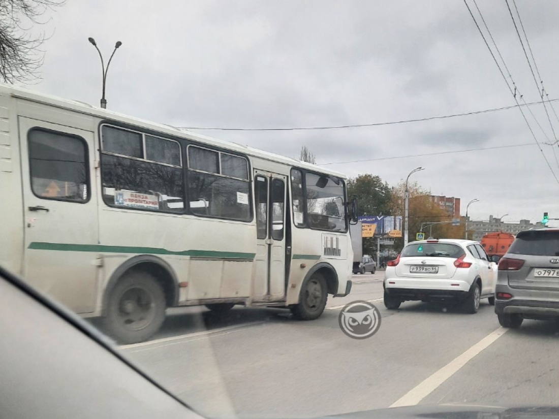 Пензенские водители сообщили о ДТП и пробке возле автовокзала —  Происшествия — Пенза СМИ