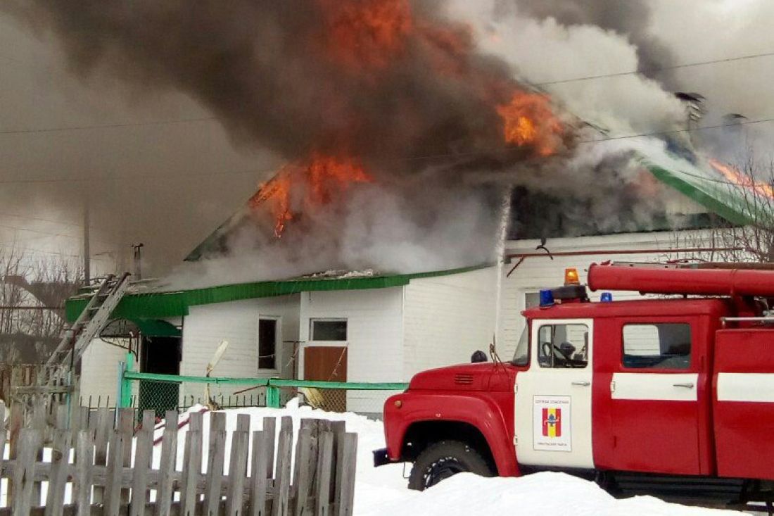 Из горящего дома в Пензенской области спасли человека — Происшествия — Пенза  СМИ