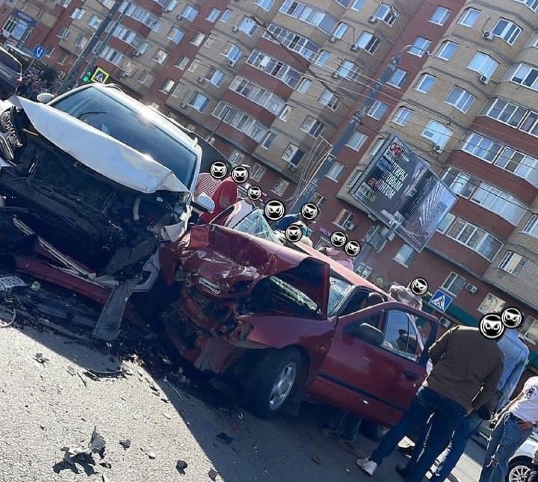 В Пензе после жесткого ДТП две легковушки превратились в металлолом —  Происшествия — Пенза СМИ