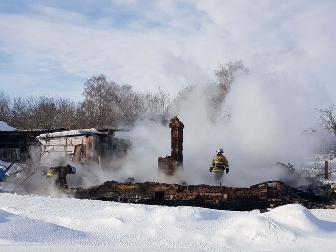 Появились фото с места чудовищного пожара в трехквартирном доме в  Пензенском районе — Происшествия — Пенза СМИ