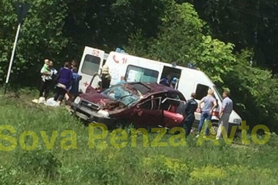 На трассе в Пензенской области очевидцы вытаскивали людей из  перевернувшейся машины — В сети — Пенза СМИ