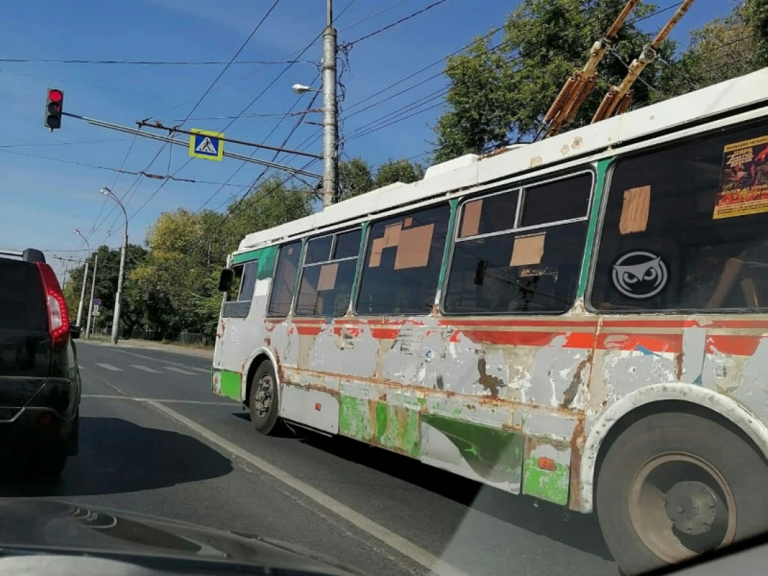 В Пензе на маршрут вышел сильно обшарпанный троллейбус — Общество — Пенза  СМИ