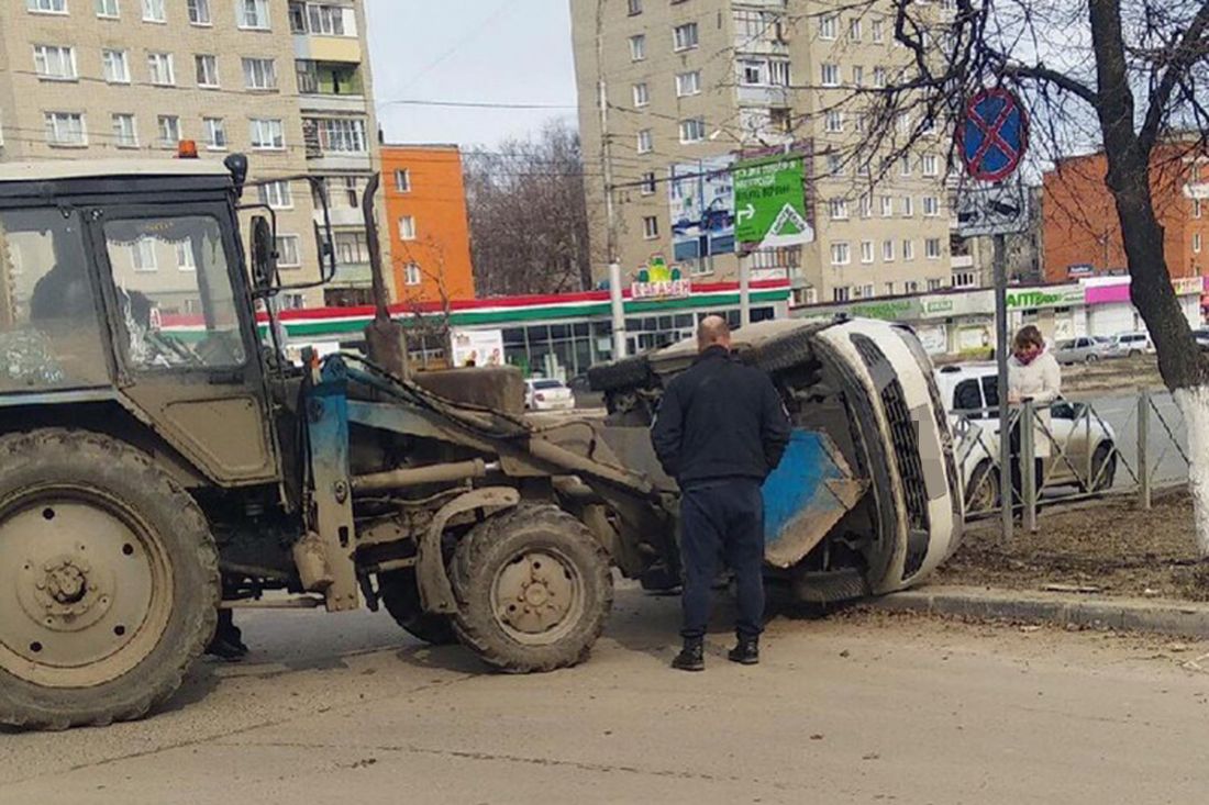 В Пензе на проспекте Победы перевернулся «Фольксваген» — Происшествия —  Пенза СМИ