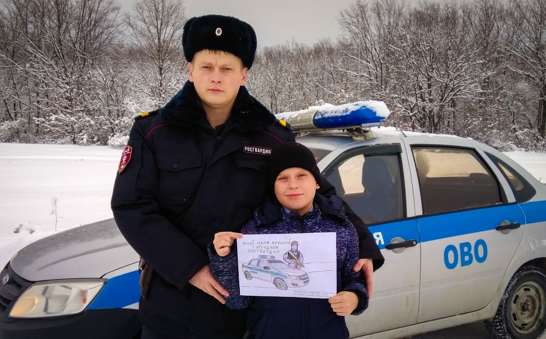 Стоковые фотографии по запросу Мальчик полицейский