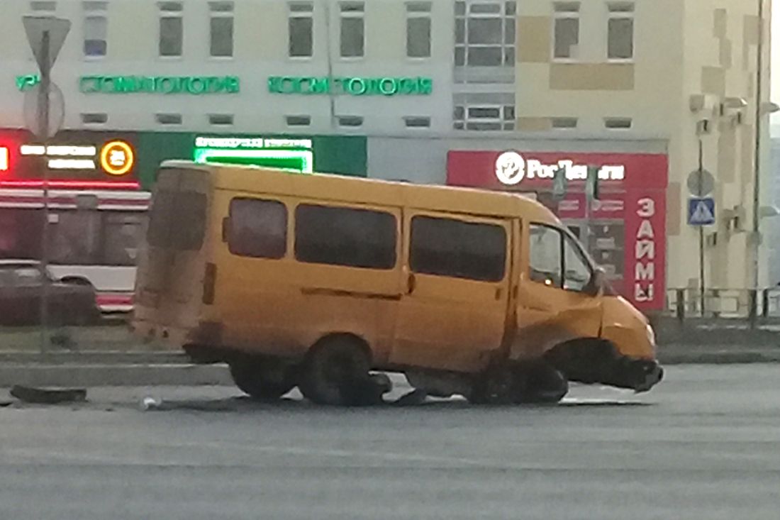 В Пензе у пассажирской «ГАЗели» после столкновения в Терновке оторвало  колесо — В сети — Пенза СМИ