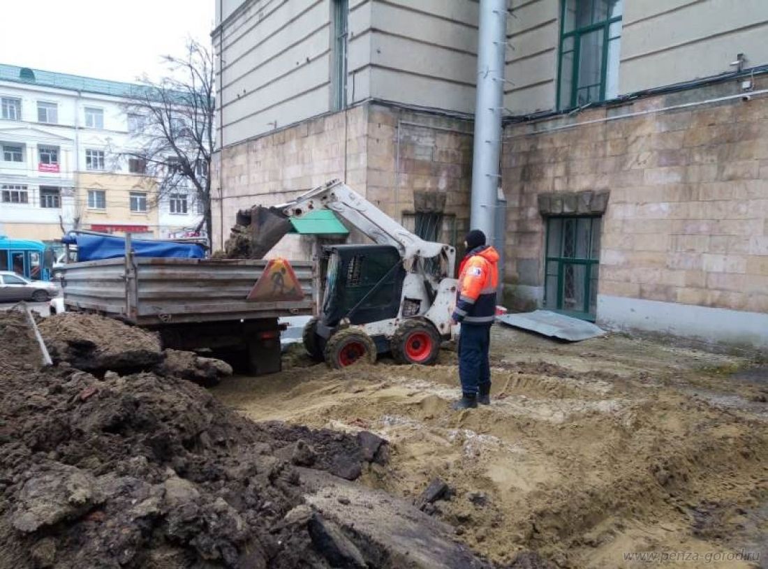 В Пензе начались работы по благоустройству территории возле памятника М.Ю.  Лермонтову — Общество — Пенза СМИ