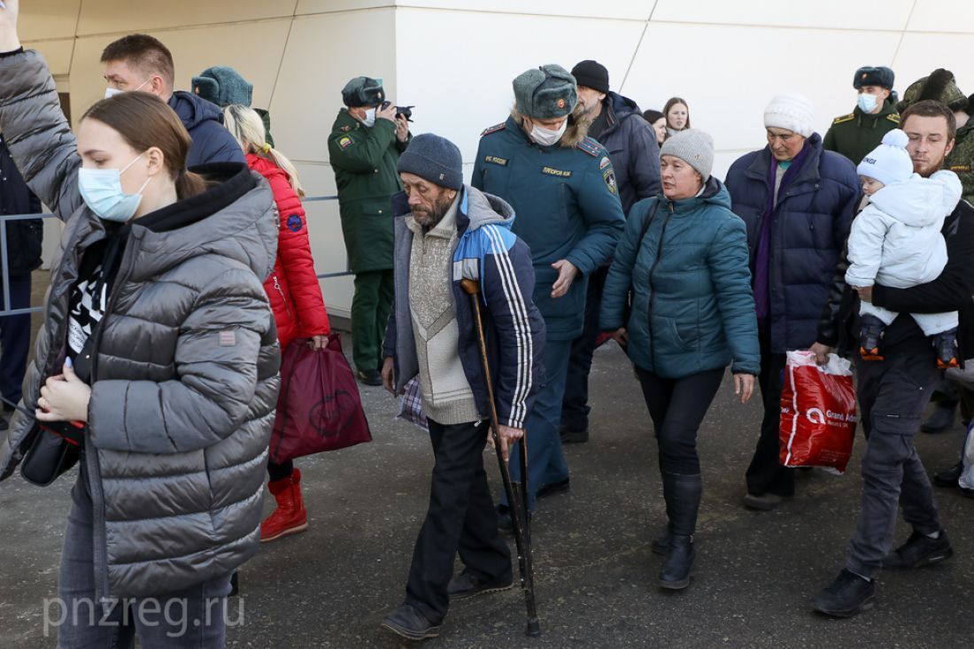 Размещенным в Пензенской области беженцам из Донбасса помогает Российский Красный  Крест — Общество — Пенза СМИ