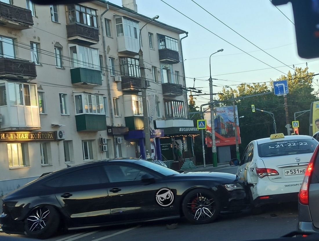 В Пензе на улице Суворова произошло ДТП с участием такси | 19.07.2022 |  Пенза - БезФормата