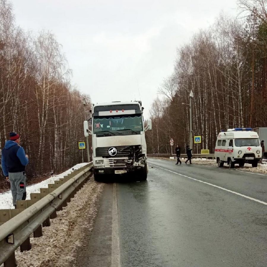 На трассе Пенза - Тамбов в жестком ДТП смяло легковушку — Происшествия —  Пенза СМИ