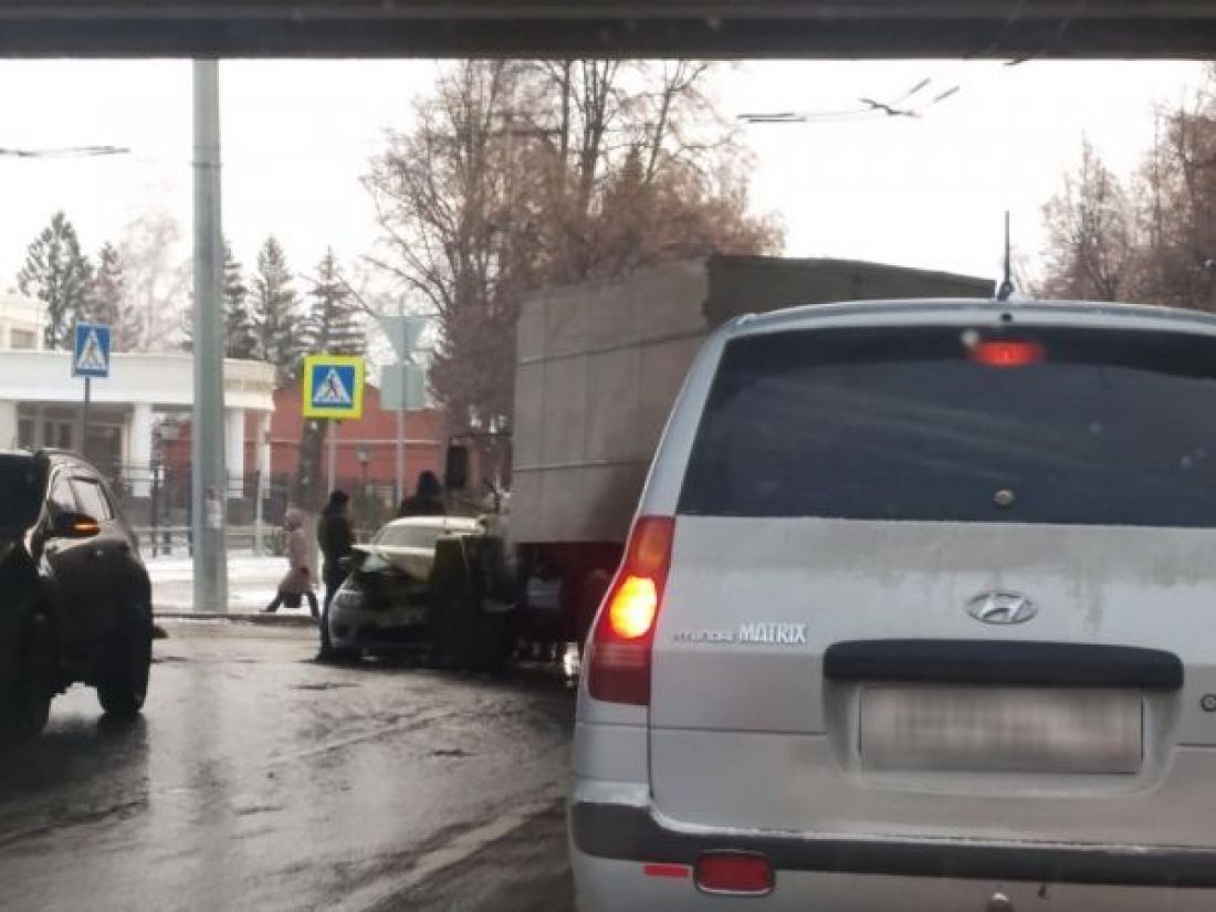 В Сети появилось видео с места столкновения «Яндекс.Такси» с ЗИЛом — В сети  — Пенза СМИ