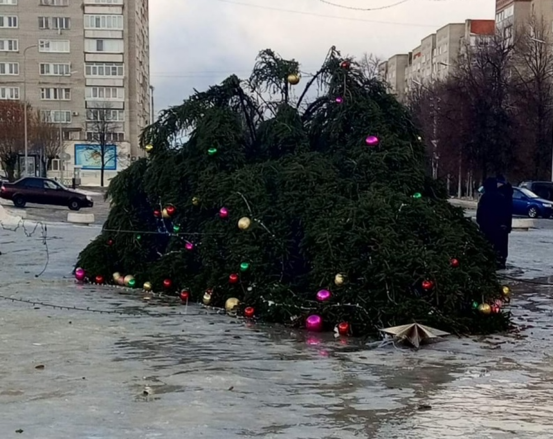 елка на площади ульяновск