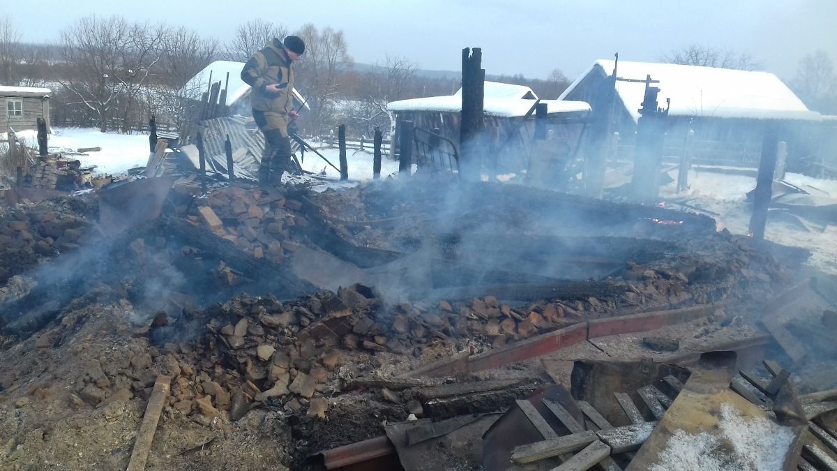 Наутро после страшного пожара в Пензенской области среди завалов нашли тело  мужчины — Происшествия — Пенза СМИ