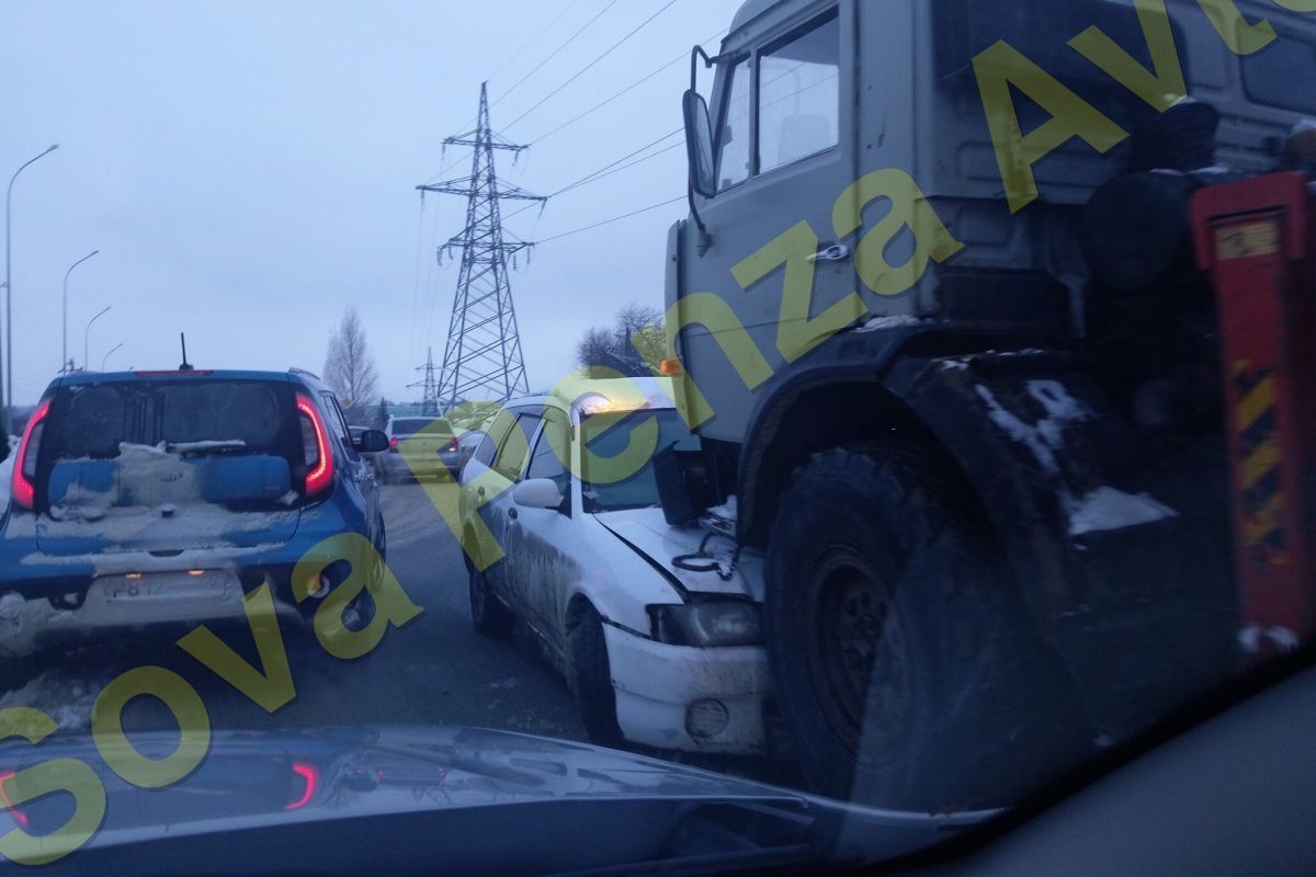 В пензенском Кривозерье иномарка улетела под КамАЗ — В сети — Пенза СМИ