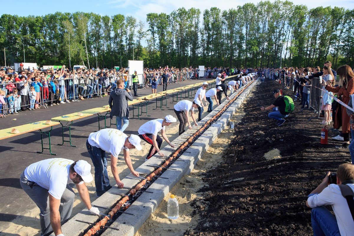 В Пензе более 40 человек пожарили 100-килограммовый шашлык — Общество —  Пенза СМИ