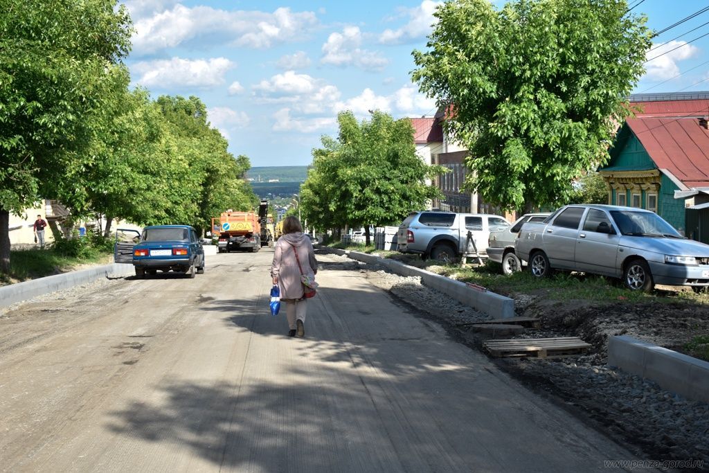 Пенза высокое. Улица высокая Пенза. Улица Чкалова Саратов. Состояние проезжей части Пензы. Фото через дорогу на улице Чкалова.