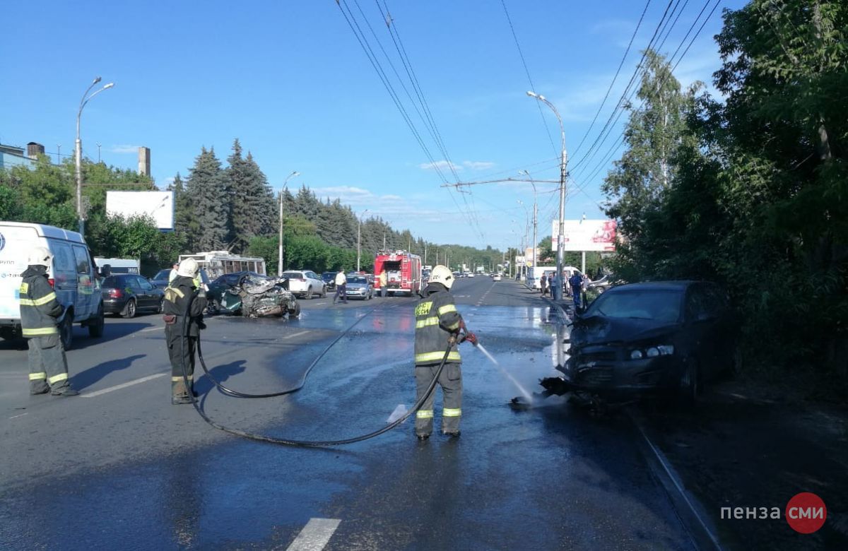 Появились эксклюзивные фото и подробности жесткого ДТП на проспекте Победы  в Пензе — Происшествия — Пенза СМИ